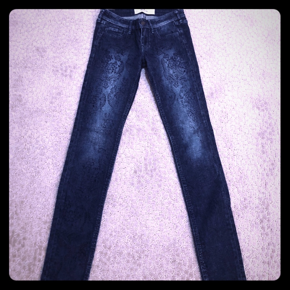 Hollister skinny jeans with flower print design!
